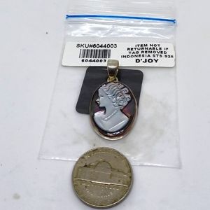 Cameo Pendant in Sterling Silver White